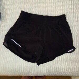Lululemon Hotty Hot High-Rise Shorts 2.5"